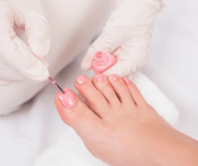 Ile trwa manicure pedicure? Czas trwania różnych zabiegów na paznokcie Ile trwa manicure pedicure? Czas trwania różnych zabiegów na paznokcie