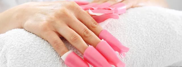 Skuteczne metody usuwania manicure hybrydowego bez uszkadzania paznokci Skuteczne metody usuwania manicure hybrydowego bez uszkadzania paznokci