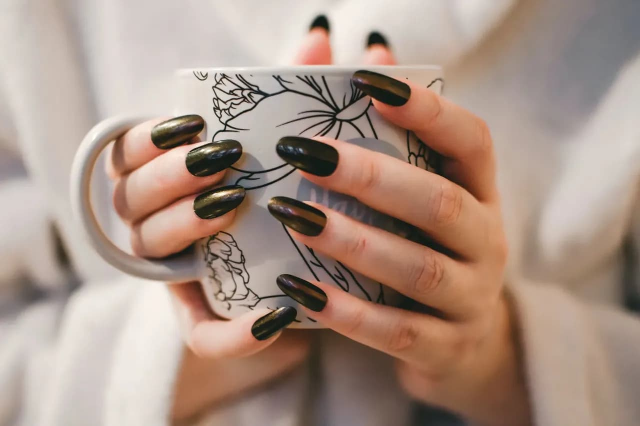 Czy manicure hybrydowy szkodzi paznokciom? fakty, korzyści i zagrożenia Czy manicure hybrydowy szkodzi paznokciom? fakty, korzyści i zagrożenia