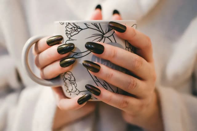 Czy manicure hybrydowy szkodzi paznokciom? fakty, korzyści i zagrożenia Czy manicure hybrydowy szkodzi paznokciom? fakty, korzyści i zagrożenia