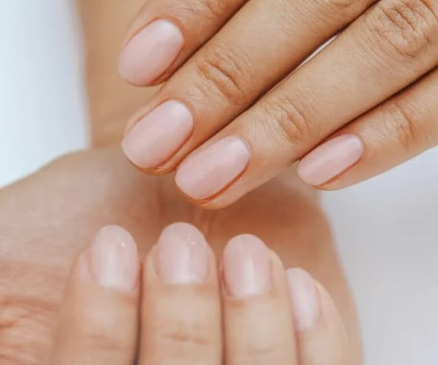 Manicure leczniczy: jak poprawić zdrowie paznokci i skórek? Manicure leczniczy: jak poprawić zdrowie paznokci i skórek?