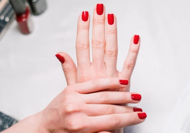 Manicure hybrydowy z nadbudową – wszystko, co musisz wiedzieć o tej technice. Manicure hybrydowy z nadbudową – wszystko, co musisz wiedzieć o tej technice.