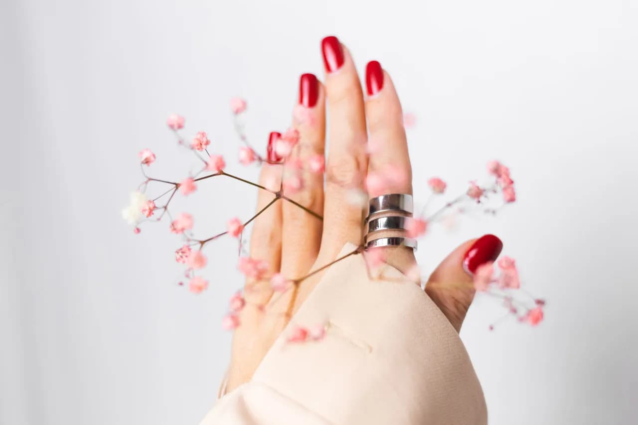 Chiński manicure – co to jest i dlaczego warto go wypróbować? Chiński manicure – co to jest i dlaczego warto go wypróbować?