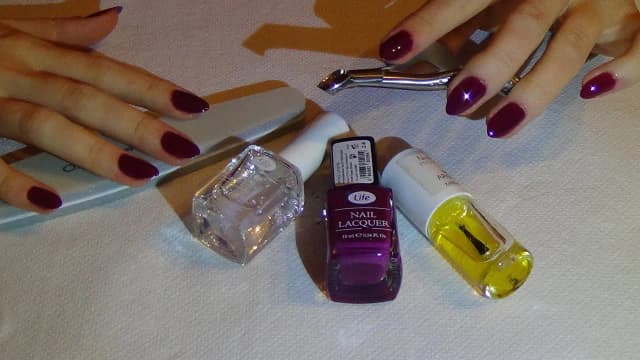 Jak zrobić profesjonalny manicure w domu i uniknąć najczęstszych błędów Jak zrobić profesjonalny manicure w domu i uniknąć najczęstszych błędów
