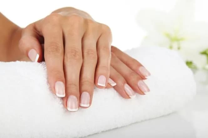 Jak malować paznokcie francuski manicure - proste kroki i wskazówki Jak malować paznokcie francuski manicure - proste kroki i wskazówki