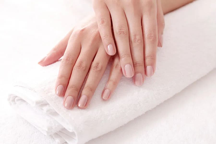 Czym jest manicure klasyczny? Poznaj etapy, zalety i przeciwwskazania Czym jest manicure klasyczny? Poznaj etapy, zalety i przeciwwskazania