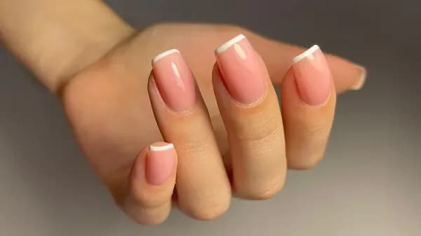 Ile kosztuje french manicure? Zobacz, co wpływa na ceny w salonach Ile kosztuje french manicure? Zobacz, co wpływa na ceny w salonach