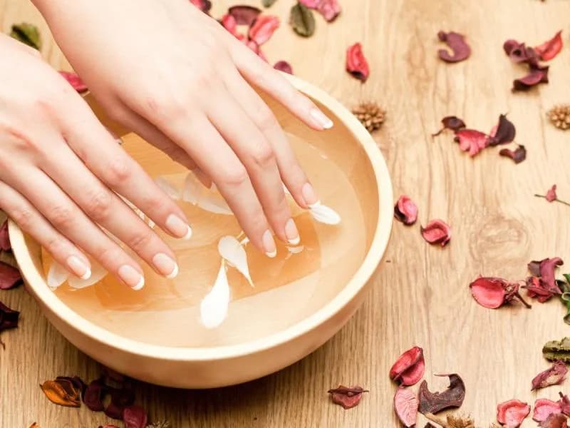 Jak poprawnie moczyć paznokcie przed manicure, aby uzyskać najlepsze rezultaty Jak poprawnie moczyć paznokcie przed manicure, aby uzyskać najlepsze rezultaty