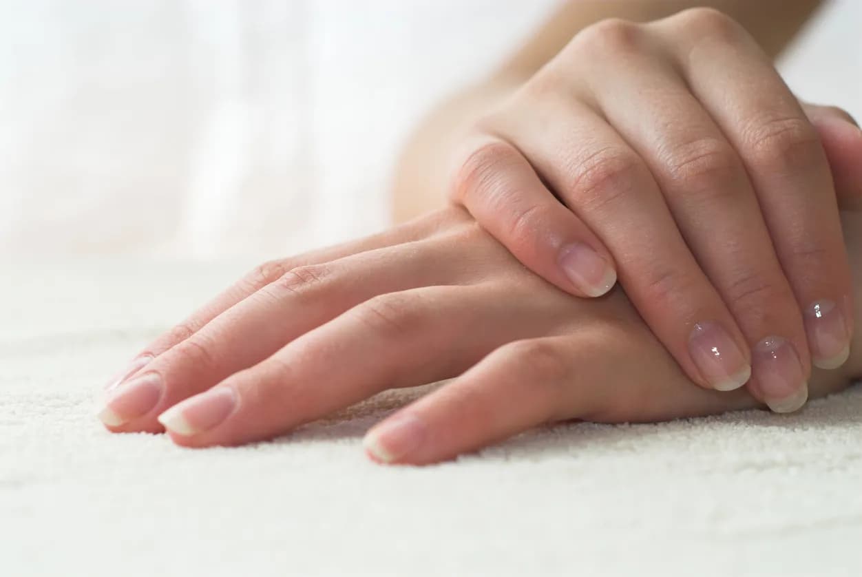 Manicure biologiczny: kluczowe informacje, zalety i przeciwwskazania Manicure biologiczny: kluczowe informacje, zalety i przeciwwskazania